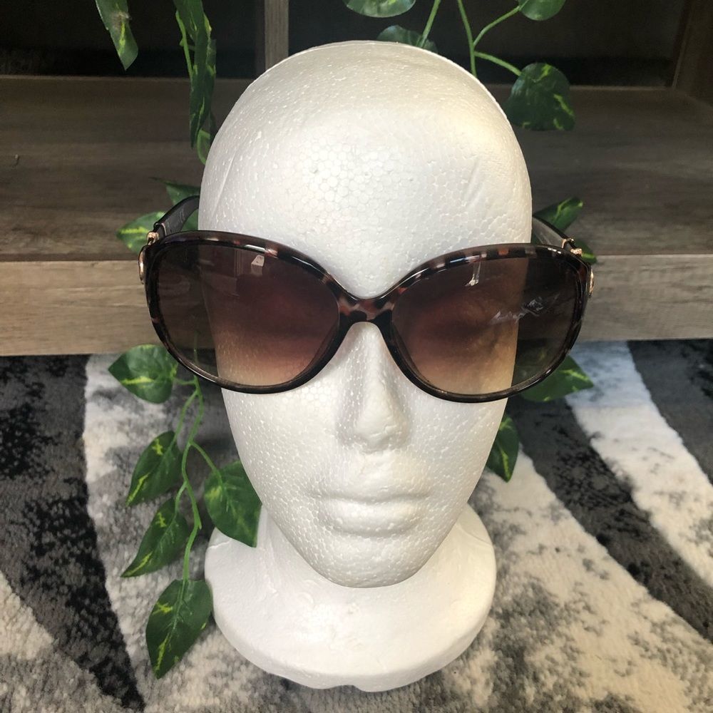 TAHARI Oversized cateye UV Protective Two Tone Square Sunglasses.